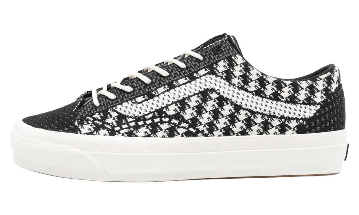 Old Skool 36 EK "Black" VN000D8HHR01