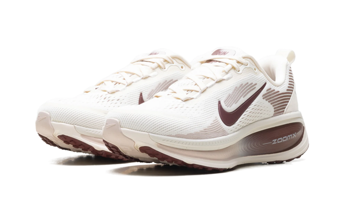 Vomero 18 WMNS "Pale Ivory Red Sepia Silt Red Dark Team Red" HM6804 108